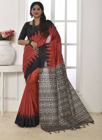 Garb These Festive Wear Saree in Fine Colored.These Saree And Blouse is Fabricated On Soft Tussar Silk.Its Beautified With Designer Temple Printed.