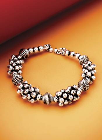 Looking These Beautifil Silver Colored Bracelet.These Bracelet is Come Alloy Material And Beautified With Oxidised Beads Work.