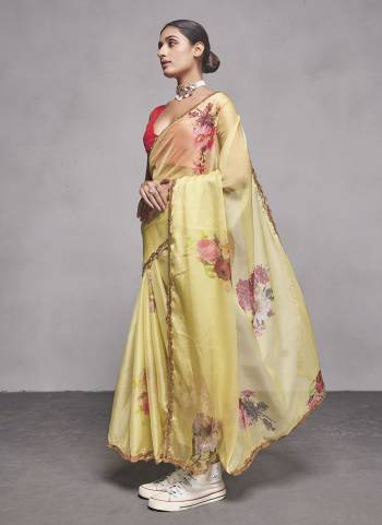 Attrective These Fancy Saree in Fine Colored.These Saree Are Organza And Blouse is Fabricated On Art Silk Pair.Its Beautified With Disigner Printed.