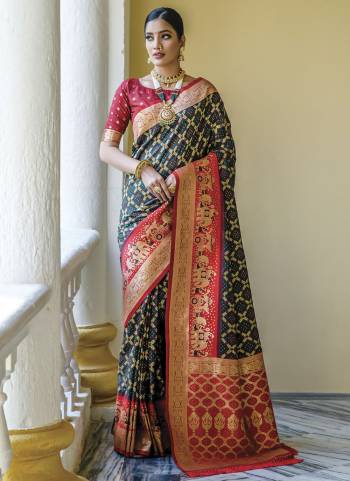 Attrective Looking These Party Wear Saree in Fine Colored.These Saree And Blouse is Fabricated On Soft Banarasi Silk.Its Beautified With Bandhani Wevon Designer.