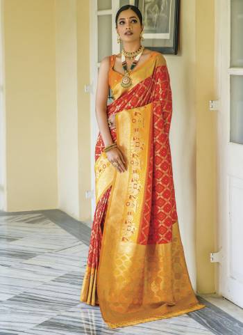 Attrective Looking These Party Wear Saree in Fine Colored.These Saree And Blouse is Fabricated On Soft Banarasi Silk.Its Beautified With Bandhani Wevon Designer.