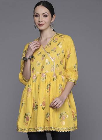 Attrective These Beautiful Looking Readymade Kurti.These Kurti is Fabricated On Cotton.Its Beautified With Designer Floral Printed.