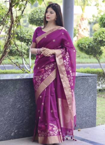 Attrective Looking These Party Wear Saree in Fine Colored.These Saree And Blouse is Fabricated On Linen Silk.Its Beautified With Jamdani Style Wevon Designer.