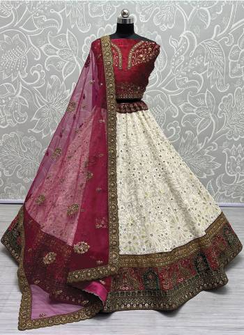 For A Fancy Designer Look,Grab These Lehenga Choli With Dupatta in Fine Colored.These Lehenga And Choli Are Georgette And Dupatta Are Fabricated On Soft Net Pair.Its Beautified With Designer Metalic Jari, Sequance,Dori Embroidery,Diamond Lace Work.