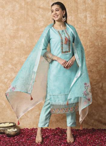 Grab These Readymade Suit in Fine Colored Pair With Bottom And Dupatta.These Top And Dupatta Are Fabricated On Linen Cotton Pair With Rayon Bottom.Its Beautified With Designer Printed With Embroidery Work.