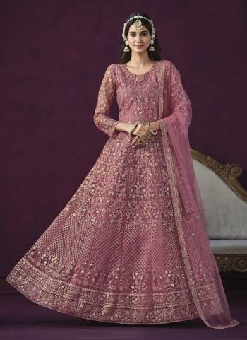 Attrective These Anarkali Suit in Fine Colored Pair With Bottom And Dupatta.These Top And Dupatta Are Fabricated On Net Pair With Santoon Bottom.Its Beautified With Santoon Inner.Its Beautified With Designer Heavy Sequance Embroidery Work.