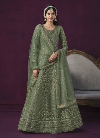 Attrective These Anarkali Suit in Fine Colored Pair With Bottom And Dupatta.These Top And Dupatta Are Fabricated On Net Pair With Santoon Bottom.Its Beautified With Santoon Inner.Its Beautified With Designer Heavy Sequance Embroidery Work.