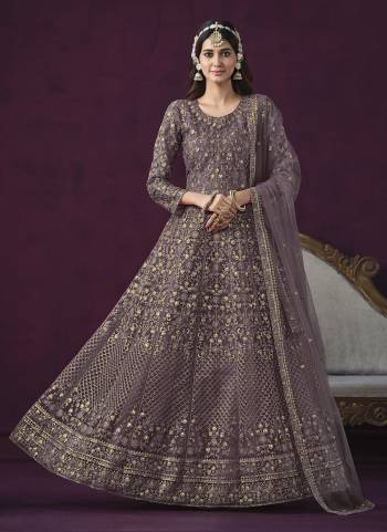 Attrective These Anarkali Suit in Fine Colored Pair With Bottom And Dupatta.These Top And Dupatta Are Fabricated On Net Pair With Santoon Bottom.Its Beautified With Santoon Inner.Its Beautified With Designer Heavy Sequance Embroidery Work.