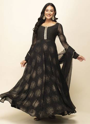 Attrective These Beautiful Looking Readymade Gown With Dupatta.These Gown Are Georgette And Dupatta Fabricated On Organza.Its Beautified With Designer Foil Printed.