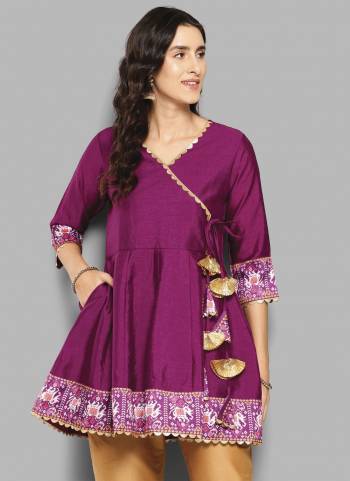 Attrective These Beautiful Designer Readymade Kurti.These Kurti is Fabricated On Poly Silk.Its Beautified With Solid Designer.