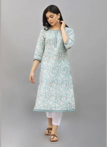 Garb These Beautiful Designer Readymade Kurti.These Kurti is Fabricated On Cotton Blend.Its Beautified With Designer Printed.