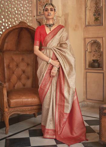 Looking These Party Wear Saree in Fine Colored.These Saree And Blouse is Fabricated On Banarasi Silk.Its Beautified With Weaving Traditional Jari Designer Work.