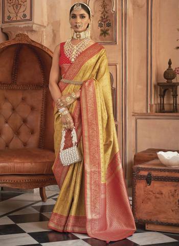 Looking These Party Wear Saree in Fine Colored.These Saree And Blouse is Fabricated On Banarasi Silk.Its Beautified With Weaving Traditional Jari Designer Work.