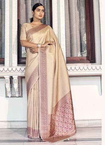 Looking These Party Wear Saree in Fine Colored.These Saree And Blouse is Fabricated On Kanjivaram Silk.Its Beautified With Handloom Weaving Thread,Jari Designer Work.