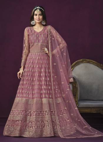 Attrective These Anarkali Suit in Fine Colored Pair With Bottom And Dupatta.These Top And Dupatta Are Fabricated On Net Pair With Santoon Bottom.Its Beautified With Santoon Inner.Its Beautified With Designer Heavy Sequance Embroidery Work.