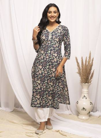 Attrective These Beautiful Looking Readymade Long Kurti.These Kurti Fabricated On Cotton.Its Beautified With Designer Printed.