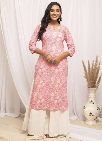 Attrective These Beautiful Looking Readymade Long Kurti.These Kurti Fabricated On Cotton.Its Beautified With Designer Printed.