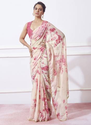 Garb These Party Wear Saree in Fine Colored.These Saree Are Organza And Blouse is Fabricated On Fancy Art Silk Pair.Its Beautified With Prizam Printed Designer With Moti Lace.