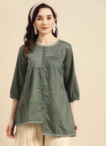 Attrective These Beautiful Looking Readymade Short Kurti.These Kurtis Fabricated On Viscose Rayon.Its Beautified With Designer Embroidery Work.