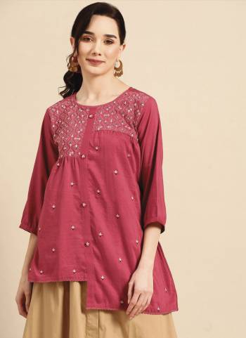 Attrective These Beautiful Looking Readymade Short Kurti.These Kurtis Fabricated On Viscose Rayon.Its Beautified With Designer Embroidery Work.