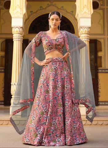 Attrective These Party Wear Lahenga Choli in Fine Colored.These Blouse And Lahenga Are Fabricated On Crushed Silk Pair With Net Dupatta.Its Beautified With Crushed With Designer Floral Printed.