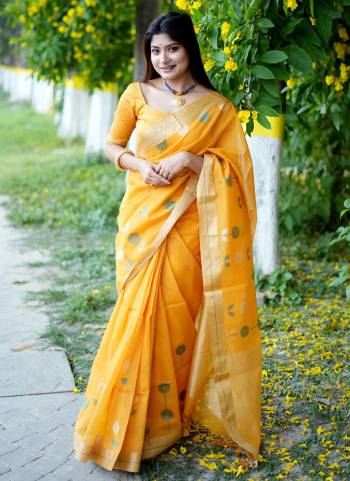 Attrective These Party Wear Saree in Fine Colored.These Saree And Blouse is Fabricated On Linen.Its Beautified With Weaving Jari,Thread, Jamdani Designer.