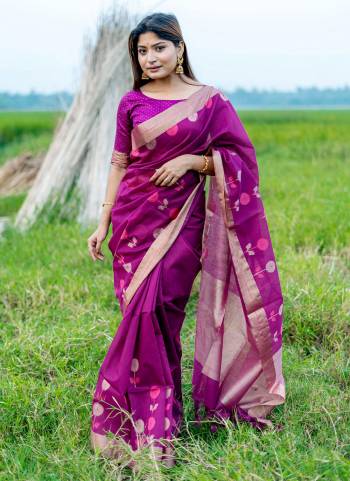 Attrective These Party Wear Saree in Fine Colored.These Saree And Blouse is Fabricated On Linen.Its Beautified With Weaving Jari,Thread, Jamdani Designer.