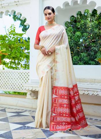 Garb These Festive Wear Saree in Fine Colored.These Saree And Blouse is Fabricated On Tusser Silk.Its Beautified With Weaving Silver,Copper Jari Designer.