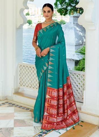 Garb These Festive Wear Saree in Fine Colored.These Saree And Blouse is Fabricated On Tusser Silk.Its Beautified With Weaving Silver,Copper Jari Designer.