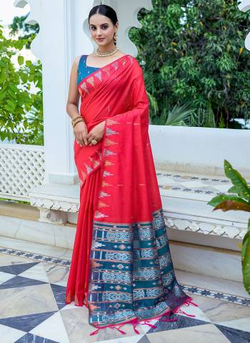 Garb These Festive Wear Saree in Fine Colored.These Saree And Blouse is Fabricated On Tusser Silk.Its Beautified With Weaving Silver,Copper Jari Designer.