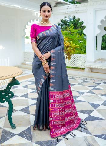 Garb These Festive Wear Saree in Fine Colored.These Saree And Blouse is Fabricated On Tusser Silk.Its Beautified With Weaving Silver,Copper Jari Designer.