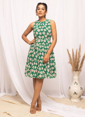 Attrective These Beautiful Looking Readymade Kurti.These Kurti Fabricated On Georgette With Crepe Lining.Its Beautified With Designer Printed.