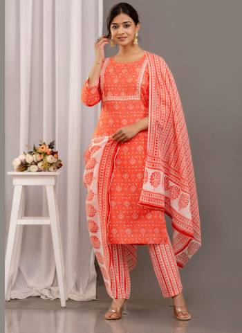 Attrective These Suit in Fine Colored Pair With Bottom And Dupatta.These Top And Bottom Are Fabricated On Rayon Cotton Pair With Mulmul Cotton Dupatta.Its Beautified With Designer Printed,Gotta Lace.