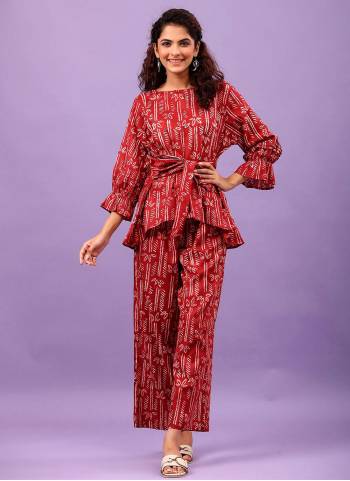 Grab These Beautiful Looking Readymade Co-Ord Top With Bottom Set.These Top And Bottom is Fabricated On Cotton Blend.Its Beautified With Designer Printed.