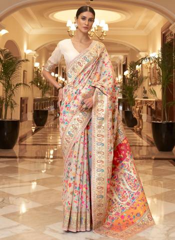 Looking These Party Wear Saree in Fine Colored.These Saree And Blouse is Fabricated On Handloom Silk.Its Beautified With Handloom Weaving Designer,Printed.