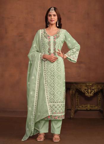 Garb These Party Wear Suit in Fine Colored Pair With Bottom And Dupatta.These Top And Dupatta Are Fabricated On Organza Pair With Santoon Bottom.Its Beautified With Santoon Inner.Its Beautified With Designer Heavy Thread,Sequance Embroidery Work.