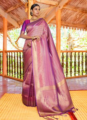 Looking These Party Wear Saree in Fine Colored.These Saree And Blouse is Fabricated On Handloom Silk.Its Beautified With Handloom Weaving Jari Designer.