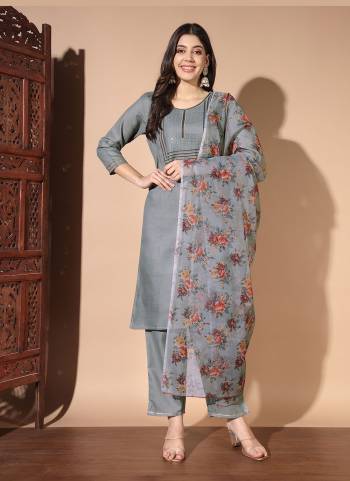 Grab These Readymade Suit in Fine Colored Pair With Bottom And Dupatta.These Top And Bottom Are Fabricated On Cotton Pair With Organza Dupatta.Its Beautified With Designer Embroidery Work With Printed Dupatta.