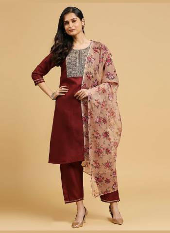 Grab These Readymade Suit in Fine Colored Pair With Bottom And Dupatta.These Top And Bottom Are Fabricated On Cotton Pair With Organza Dupatta.Its Beautified With Designer Embroidery Work With Printed Dupatta.