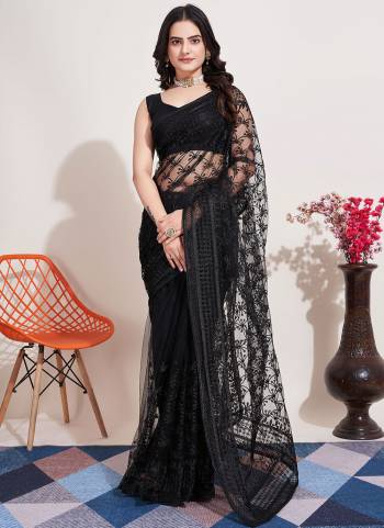 Attrective Look These Saree in Fine Colored.These Saree Are Soft Net And Blouse is Mono Banglori Fabricated.Its Beautified With Designer Multy Thread Embroidery Work.