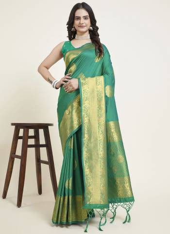 Garb This Partywear Saree Paired With Blouse.This Saree And Blouse Are Silk Based Fabric With Weaving Jacquard Jari Designer. Buy This Pretty Saree Now.