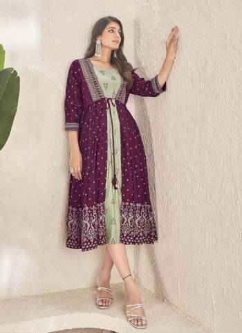 Attrective These Beautiful Looking Readymade Kurti.These Kurti Fabricated On Cotton.Its Beautified With Designer Foil Printed.