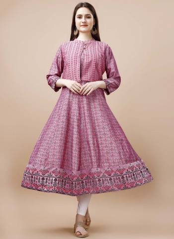 Attrective These Beautiful Looking Readymade Kurti.These Kurti Fabricated On Cotton.Its Beautified With Designer Foil Printed.