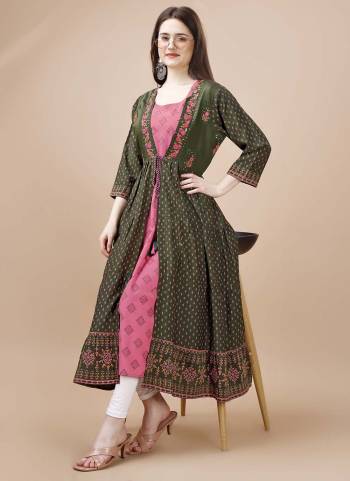 Attrective These Beautiful Looking Readymade Kurti.These Kurti Fabricated On Cotton.Its Beautified With Designer Foil Printed.