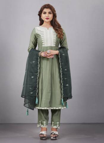 Garb These Beautiful Looking Readymade Suits.These Top And Bottom Are Muslin Silk And Dupatta Are Organza Fabricated.Its Beautified With Disigner Lukhnowi Embroidery Work.