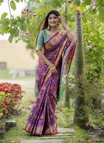 Garb These Party Wear Fancy Saree in Fine Colored.These Saree And Blouse is Fabricated On Soft Silk.Its Beautified With Kalamkari Printed,Wevon Border Designer.