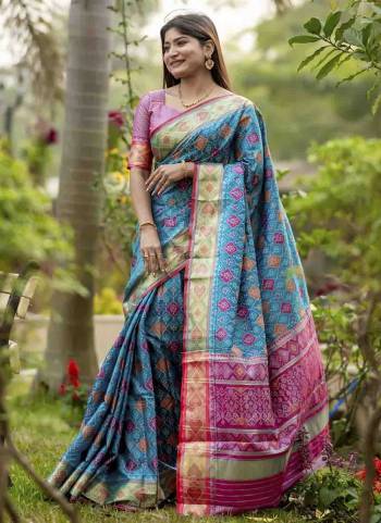 Garb These Party Wear Fancy Saree in Fine Colored.These Saree And Blouse is Fabricated On Soft Silk.Its Beautified With Kalamkari Printed,Wevon Border Designer.