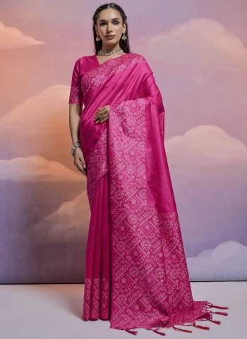 Garb These Party Wear Fancy Saree in Fine Colored.These Saree And Blouse is Fabricated On Handloom Raw Silk.Its Beautified With Handloom Weaving Designer.