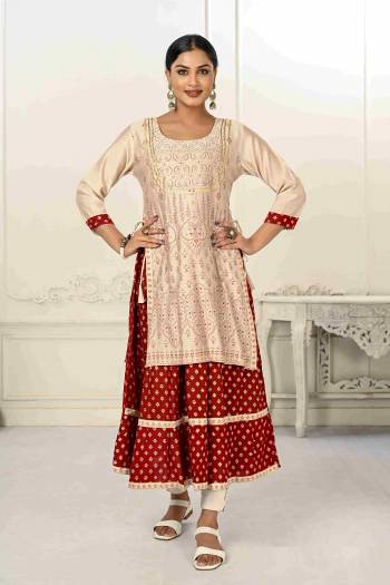 Attrective These Beautiful Looking Readymade Long Kurti.These Kurti Fabricated On Cotton.Its Beautified With Designer Foil Printed,Embroidery Work.