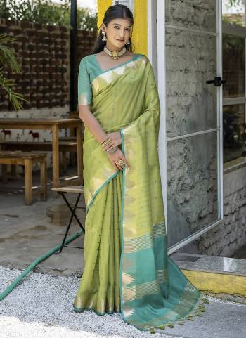 Garb These Party Wear Fancy Saree in Fine Colored.These Saree And Blouse is Fabricated On Tussar Silk.Its Beautified With Wevon Pyramid Designer.